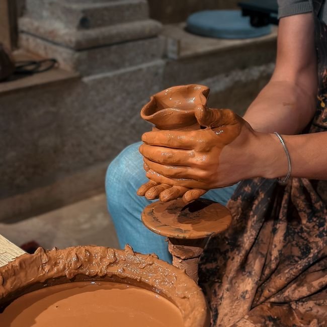 Wabi-Sabi кераміка: ручна ліпка та гончарний круг